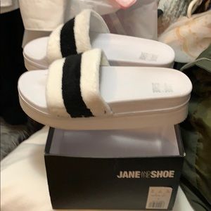 Jane and The Shoe, White slides
